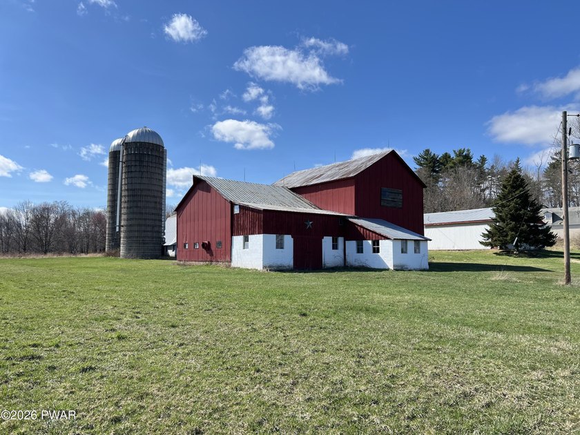 This property features a well-maintained barn roughly 12,000 sq - photo 4