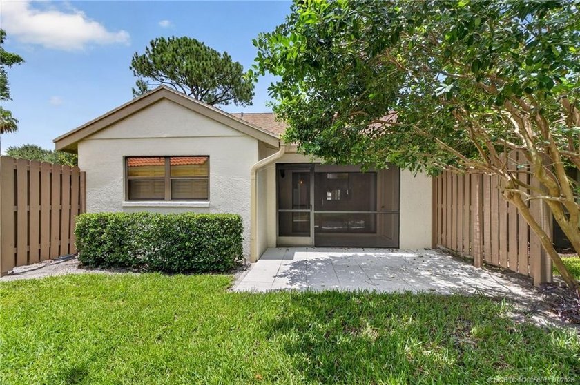 Beautifully updated villa in the centrally located community of - photo 34