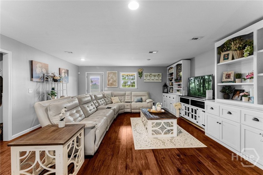 Experience the freedom of country living on 6.4 beautiful acres - photo 5