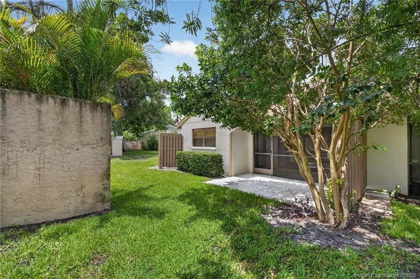Beautifully updated villa in the centrally located community of - photo 35