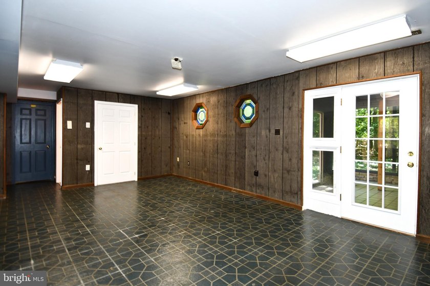 Peaceful Country Home ..SUPER SIZED!! Brick front Split Foyer - photo 35