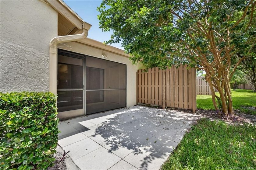 Beautifully updated villa in the centrally located community of - photo 37
