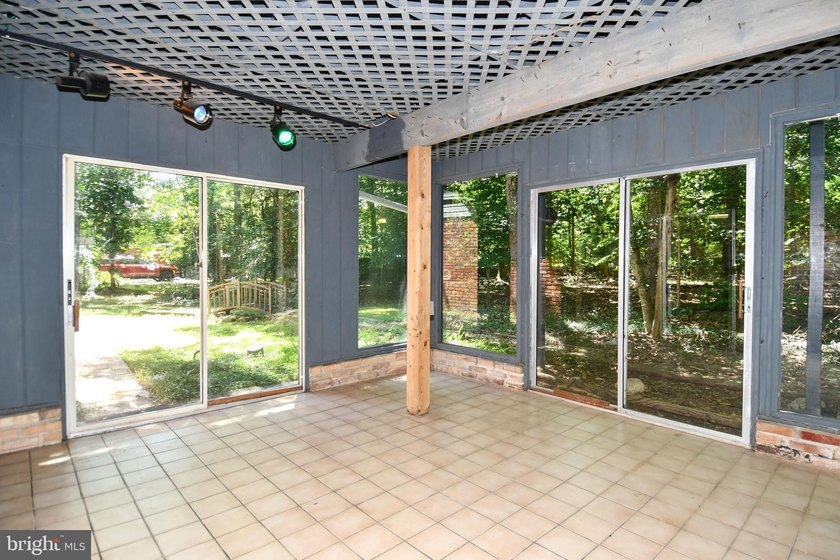 Peaceful Country Home ..SUPER SIZED!! Brick front Split Foyer - photo 37