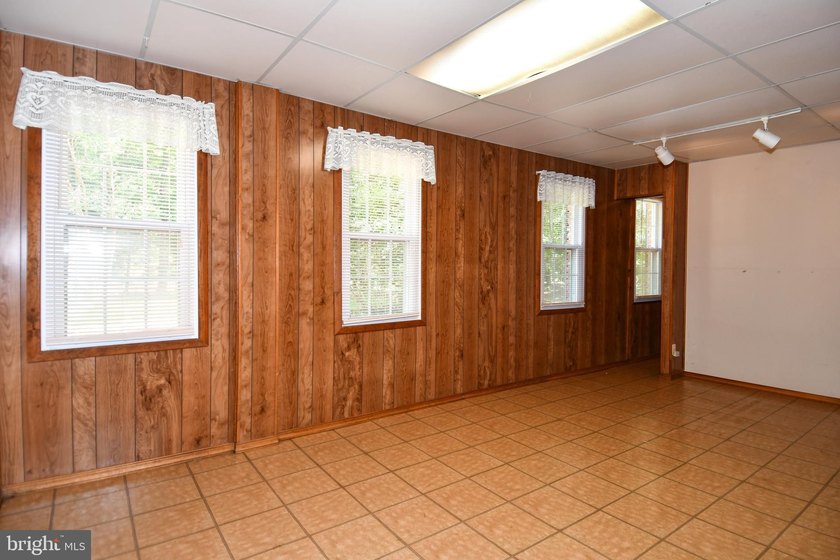 Peaceful Country Home ..SUPER SIZED!! Brick front Split Foyer - photo 39