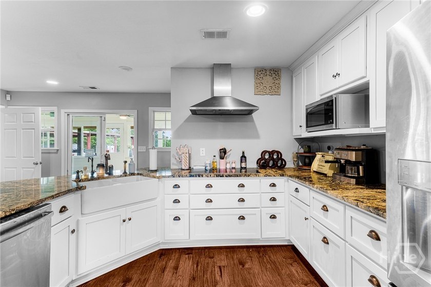 Experience the freedom of country living on 6.4 beautiful acres - photo 10