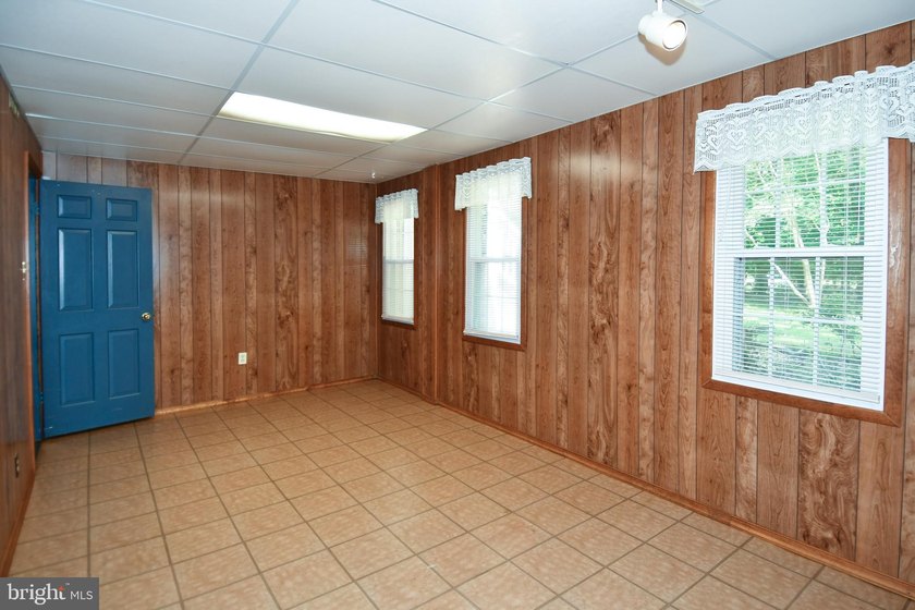 Peaceful Country Home ..SUPER SIZED!! Brick front Split Foyer - photo 40