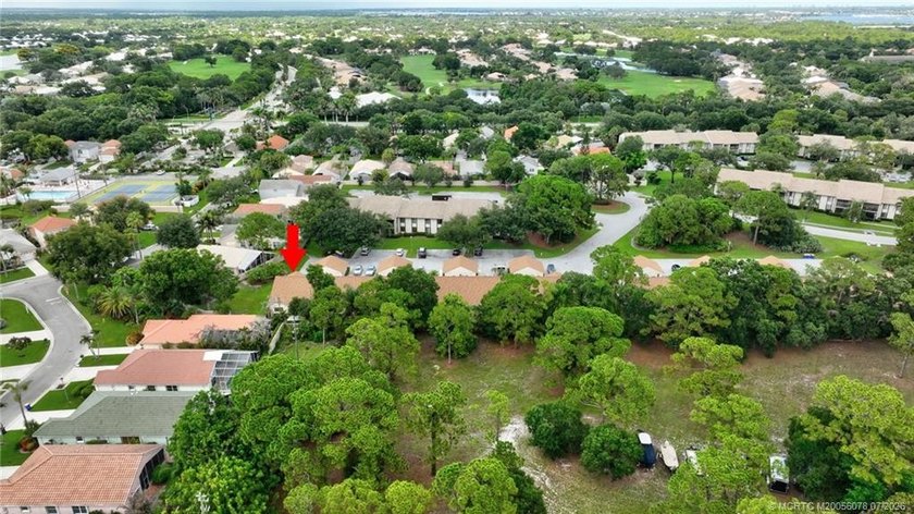 Beautifully updated villa in the centrally located community of - photo 46