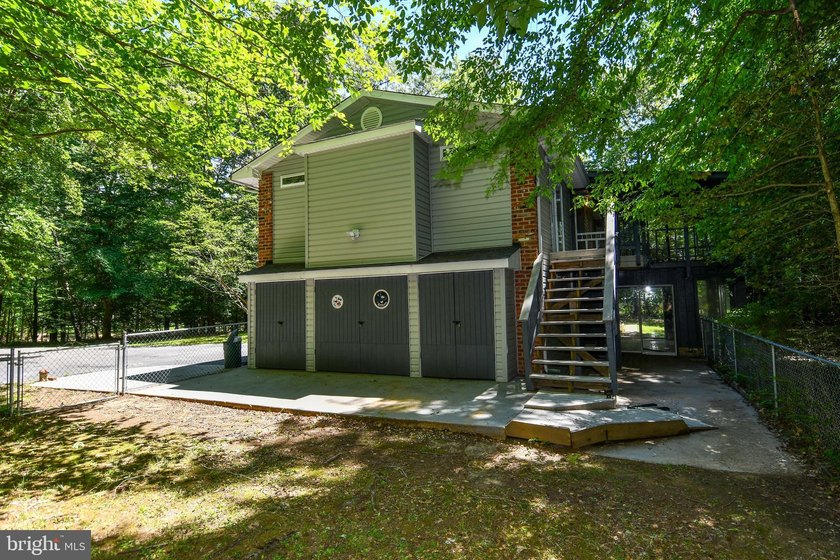 Peaceful Country Home ..SUPER SIZED!! Brick front Split Foyer - photo 46