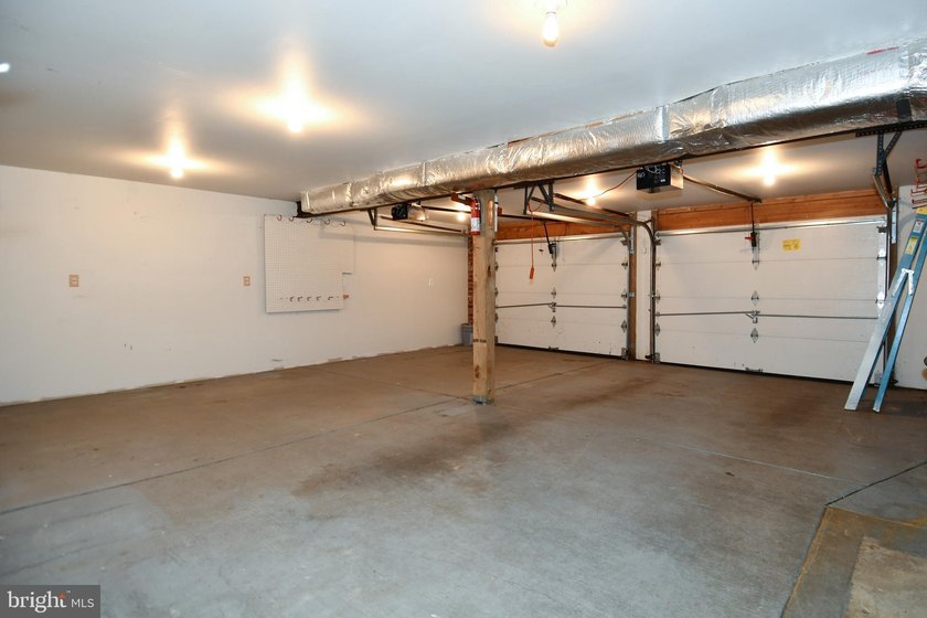 Peaceful Country Home ..SUPER SIZED!! Brick front Split Foyer - photo 47