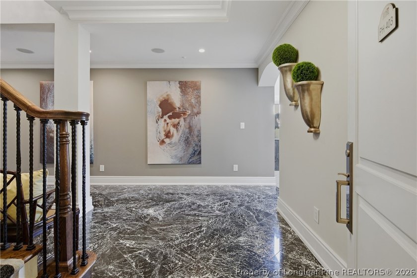 Experience luxury living in this extraordinary downtown - photo 3