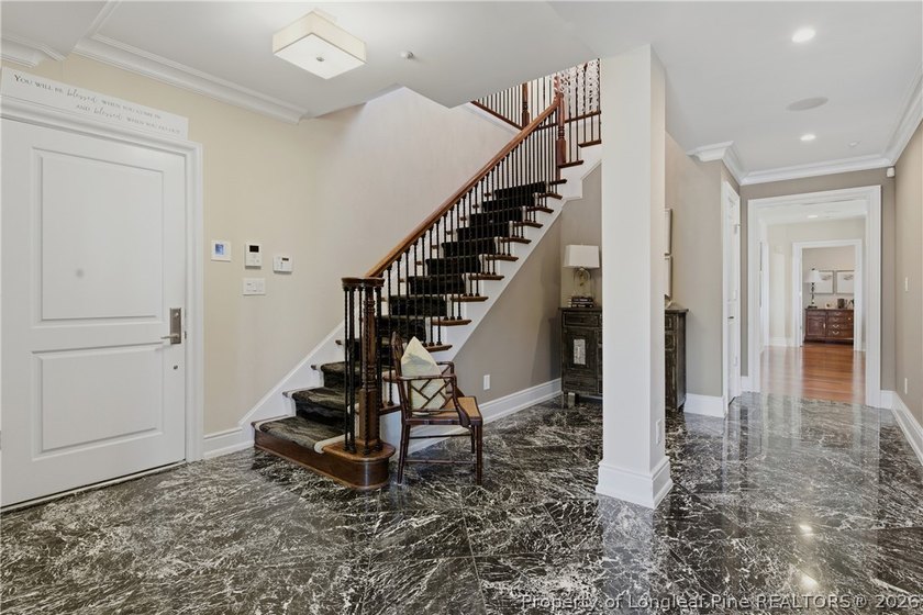 Experience luxury living in this extraordinary downtown - photo 4