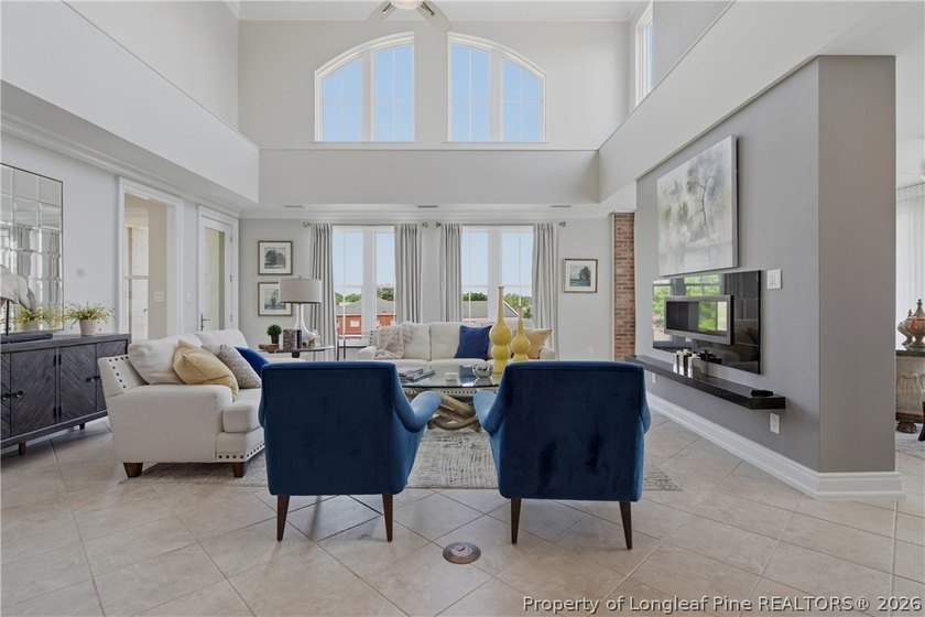 Experience luxury living in this extraordinary downtown - photo 7