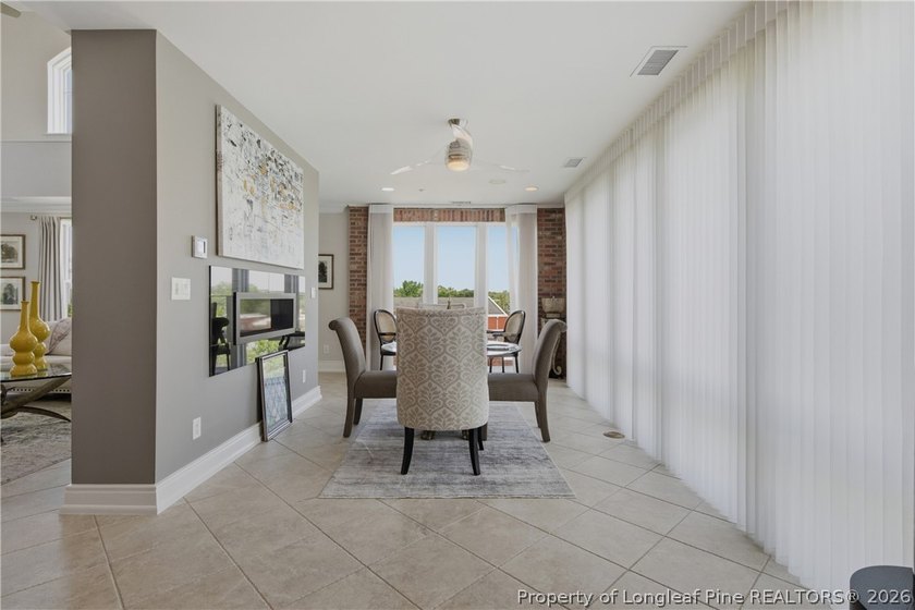 Experience luxury living in this extraordinary downtown - photo 10