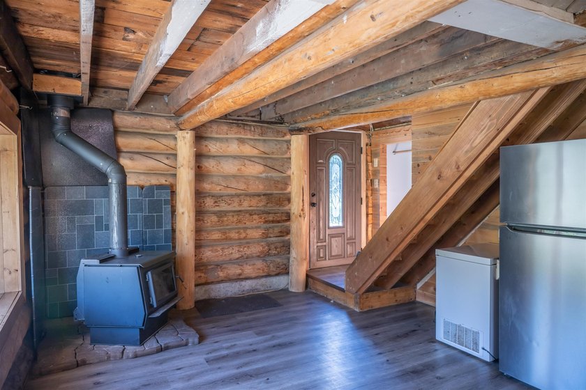 Cozy doesn't have to mean compromising, and this 1,110 square - photo 3