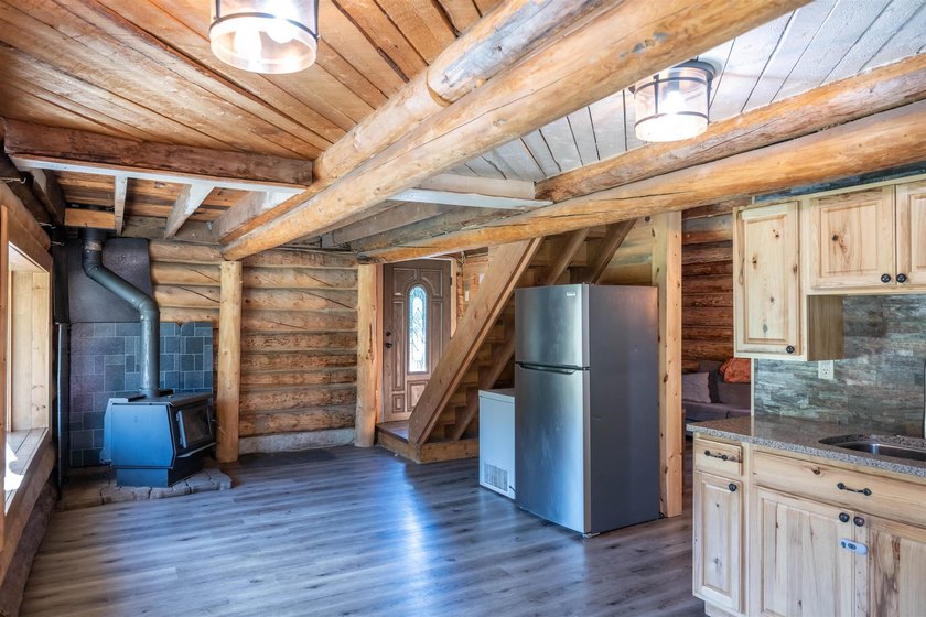 Cozy doesn't have to mean compromising, and this 1,110 square - photo 4