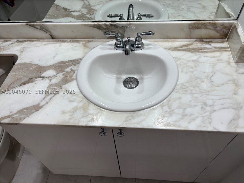 Beautiful 1 bedroom 1 bath for sale at Venture East! Tons of - photo 12