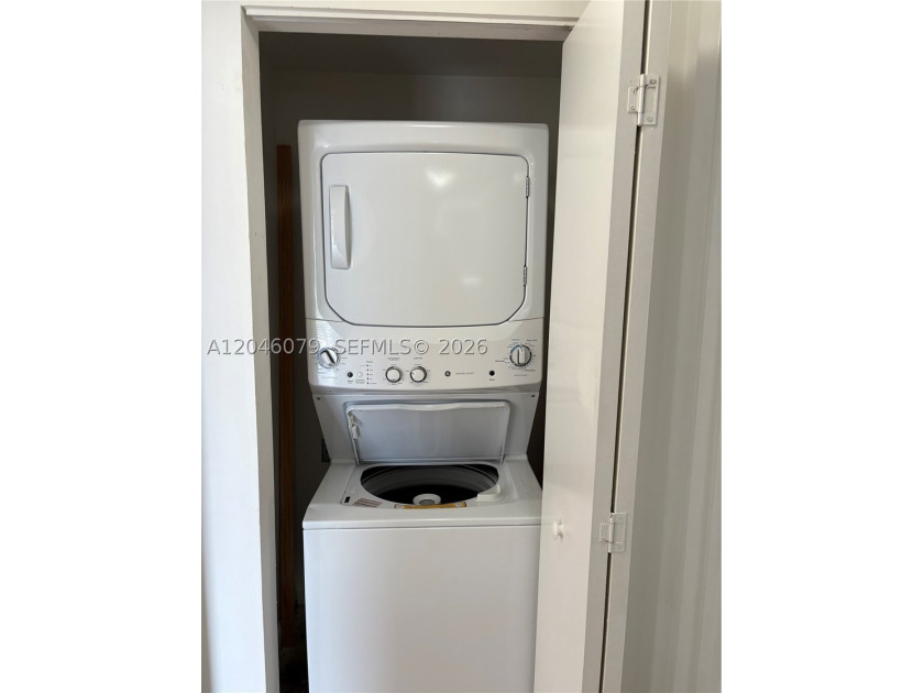 Beautiful 1 bedroom 1 bath for sale at Venture East! Tons of - photo 13