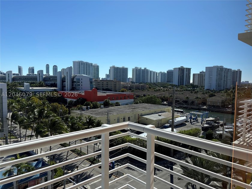 Beautiful 1 bedroom 1 bath for sale at Venture East! Tons of - photo 14