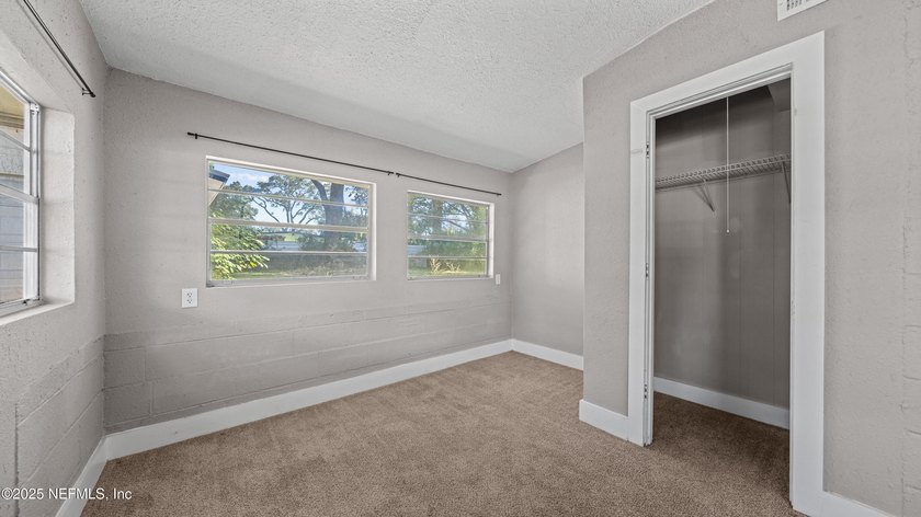 Beautifully renovated 3-bedroom, 2-bath home in the Arlington - photo 14