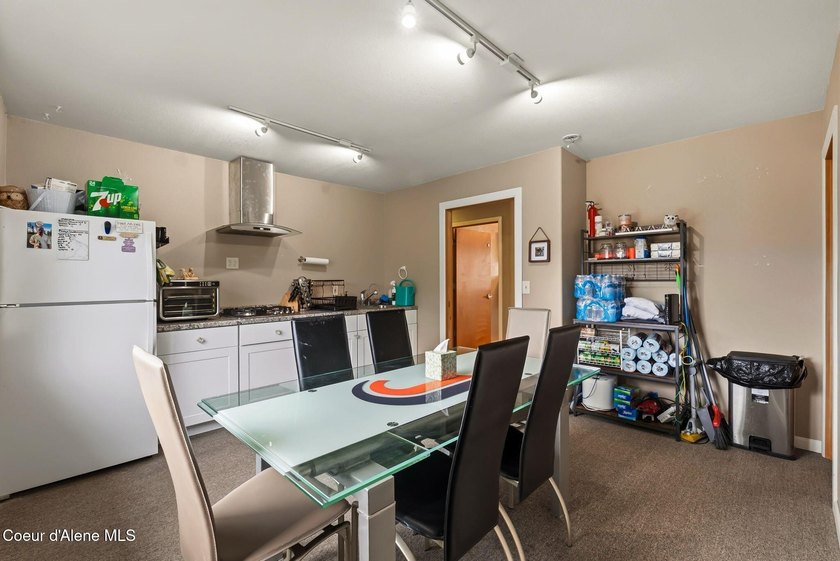 Excellent mixed-use investment opportunity featuring a - photo 16