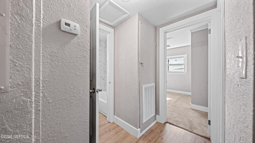 Beautifully renovated 3-bedroom, 2-bath home in the Arlington - photo 16