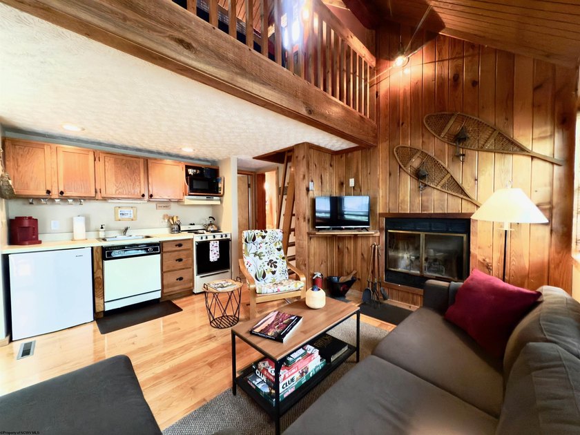 This small pedestal home has many improvements. 2023- new roof - photo 7