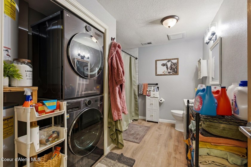 Excellent mixed-use investment opportunity featuring a - photo 19