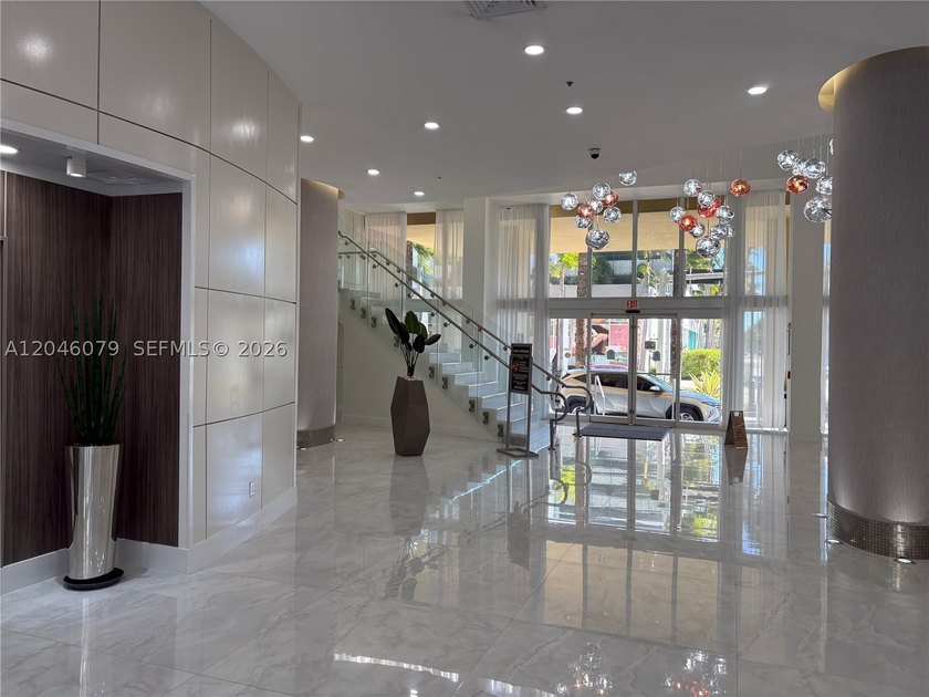 Beautiful 1 bedroom 1 bath for sale at Venture East! Tons of - photo 19