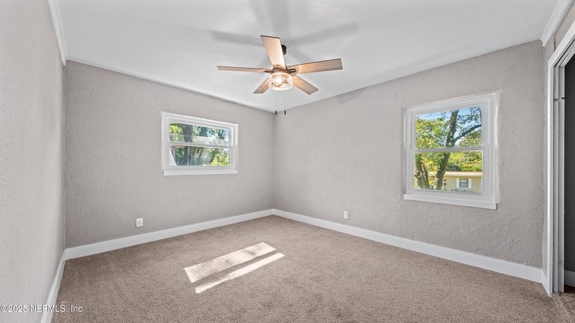 Beautifully renovated 3-bedroom, 2-bath home in the Arlington - photo 19