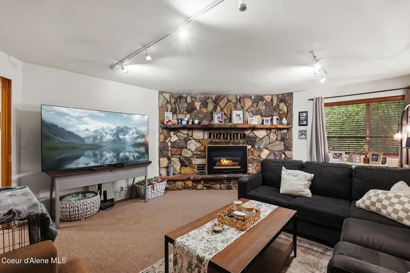 Excellent mixed-use investment opportunity featuring a - photo 24