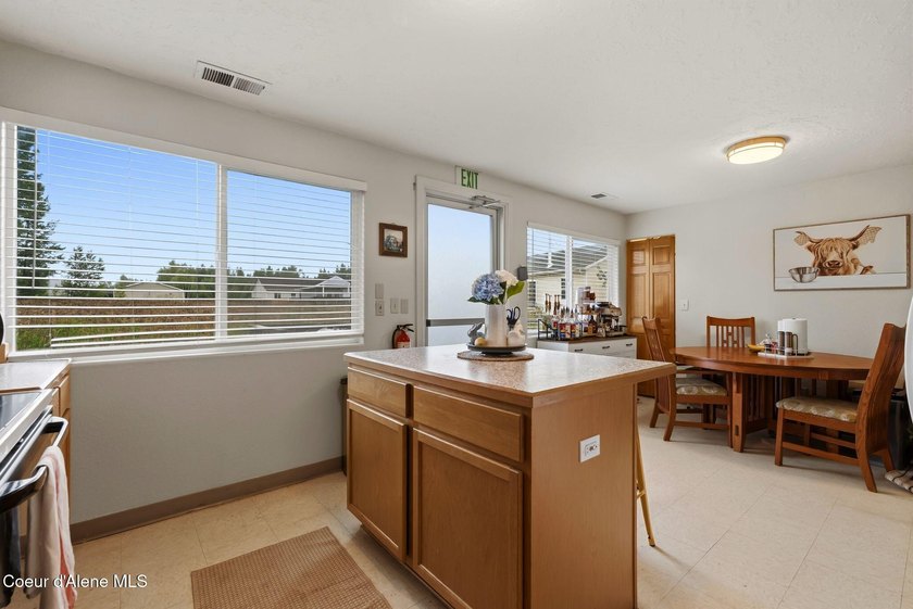Excellent mixed-use investment opportunity featuring a - photo 25