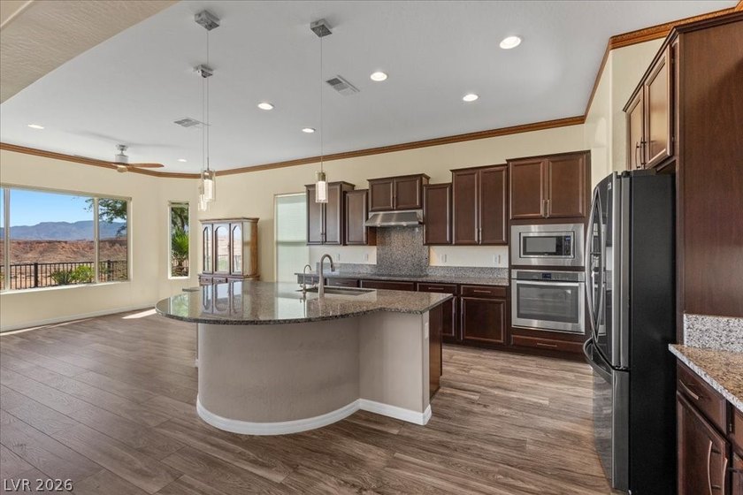 Welcome to an absolute masterpiece! This single-story home rests - photo 25