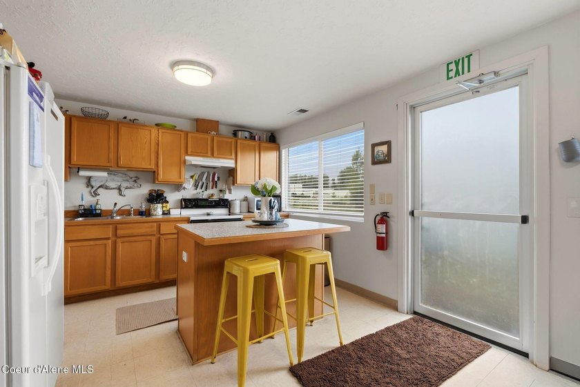 Excellent mixed-use investment opportunity featuring a - photo 26