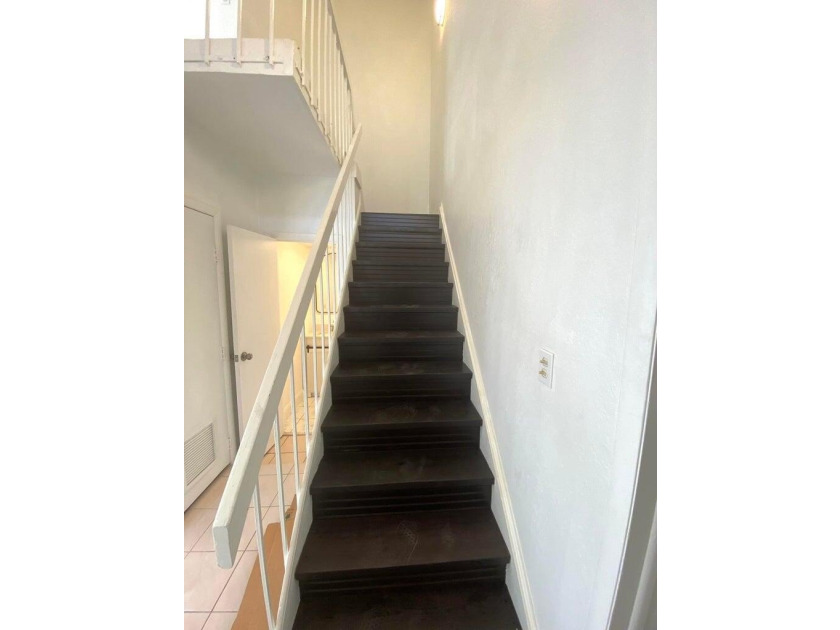 Well maintained, partially renovated townhouse located in the - photo 6