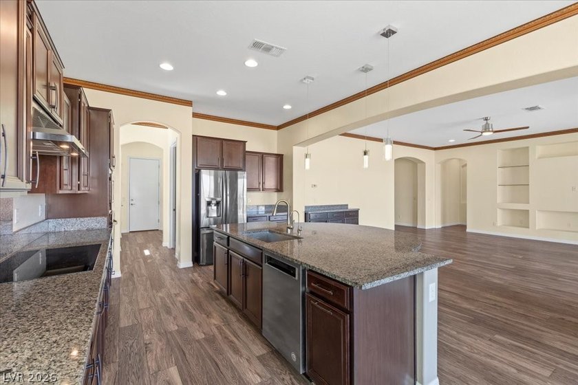 Welcome to an absolute masterpiece! This single-story home rests - photo 27