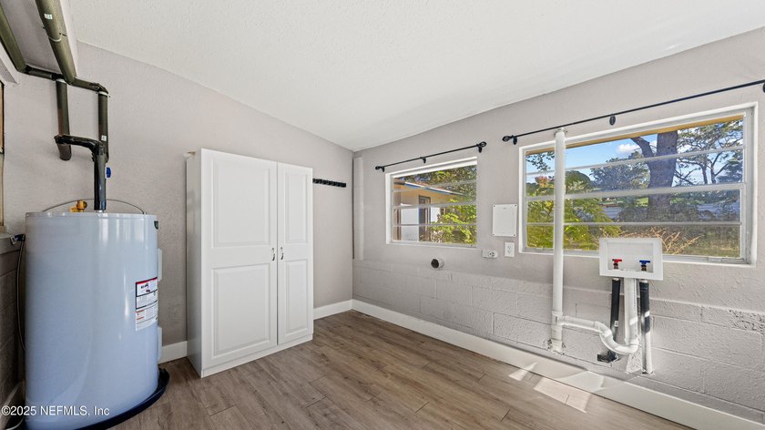 Beautifully renovated 3-bedroom, 2-bath home in the Arlington - photo 27