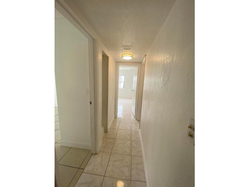 Well maintained, partially renovated townhouse located in the - photo 7