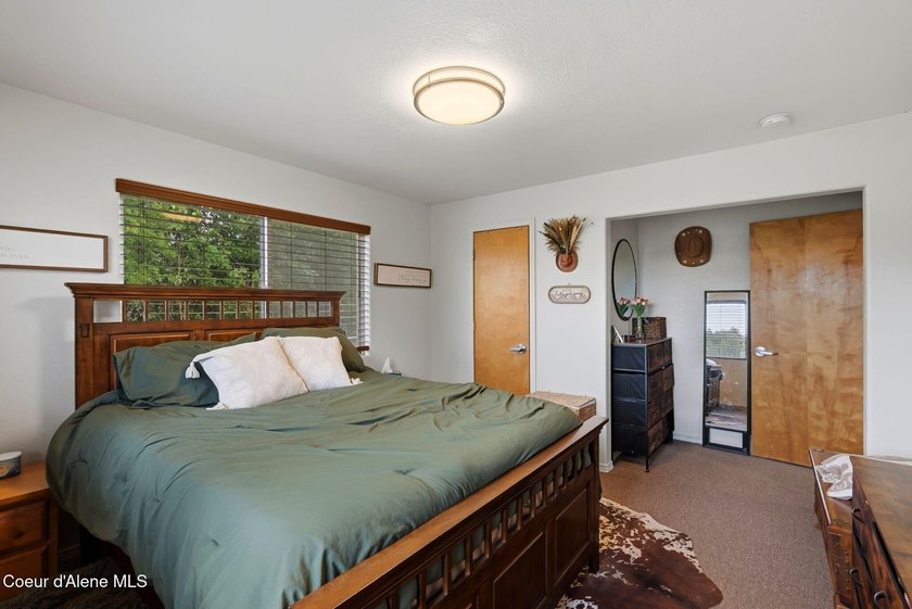 Excellent mixed-use investment opportunity featuring a - photo 29
