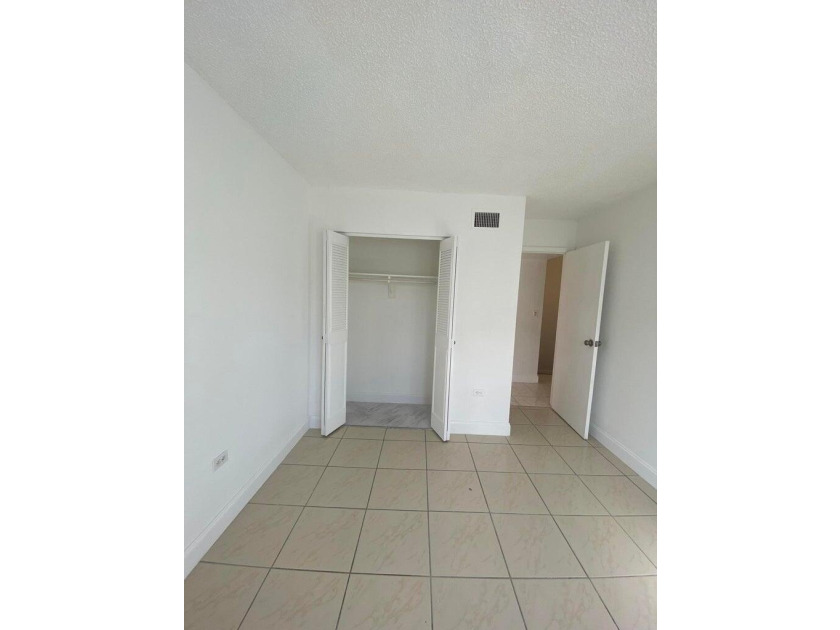 Well maintained, partially renovated townhouse located in the - photo 9