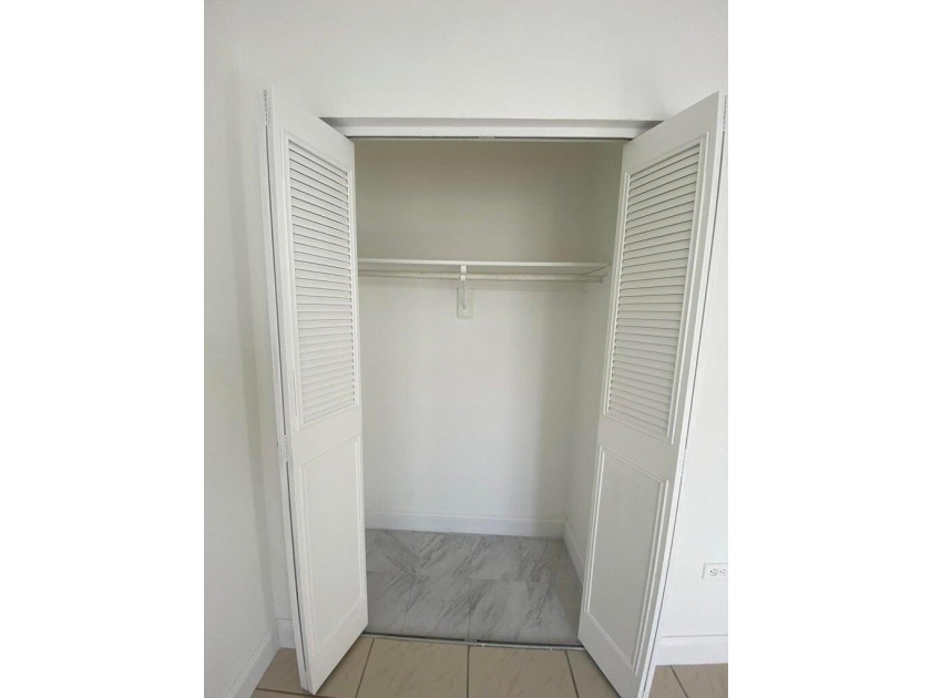 Well maintained, partially renovated townhouse located in the - photo 10