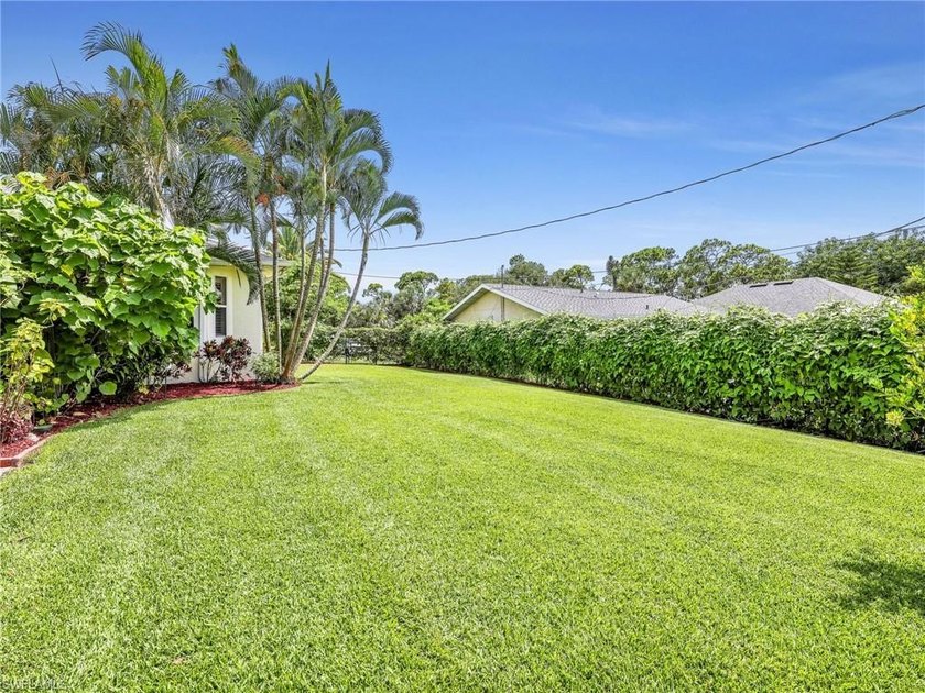 Move right into this beautifully maintained pool home with a - photo 32