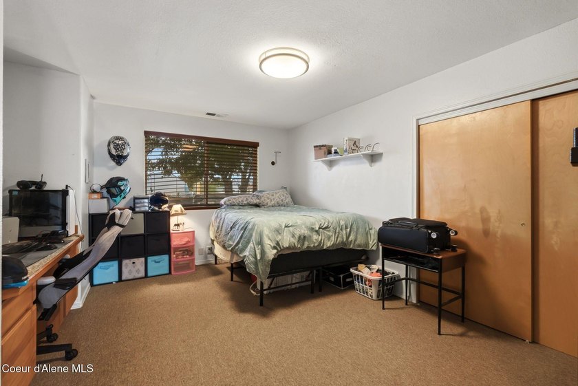 Excellent mixed-use investment opportunity featuring a - photo 32
