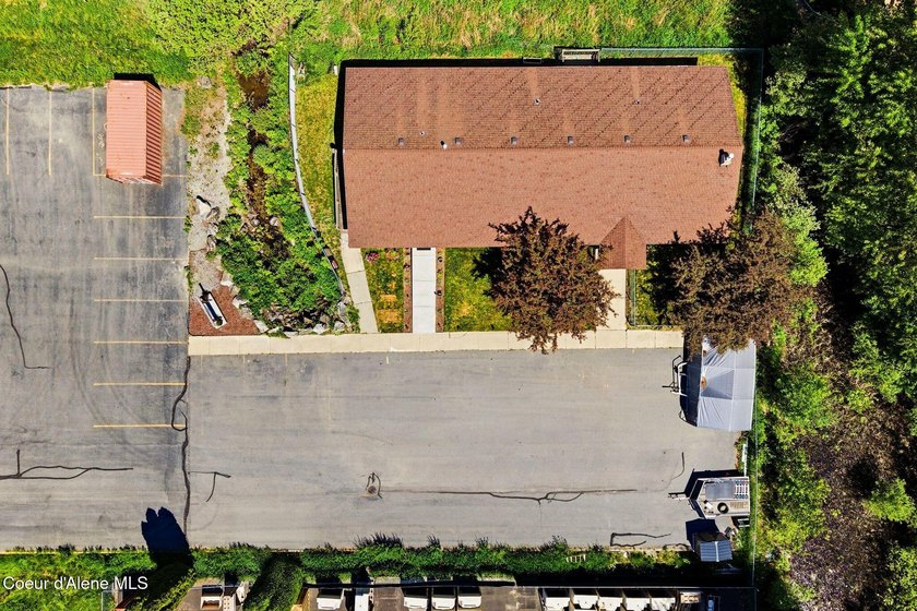 Excellent mixed-use investment opportunity featuring a - photo 37