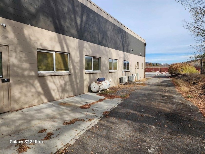 Huge open space perfect for a Retail business, Automobile, boat - photo 2