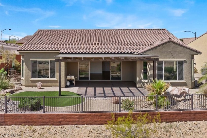 Welcome to an absolute masterpiece! This single-story home rests - photo 50
