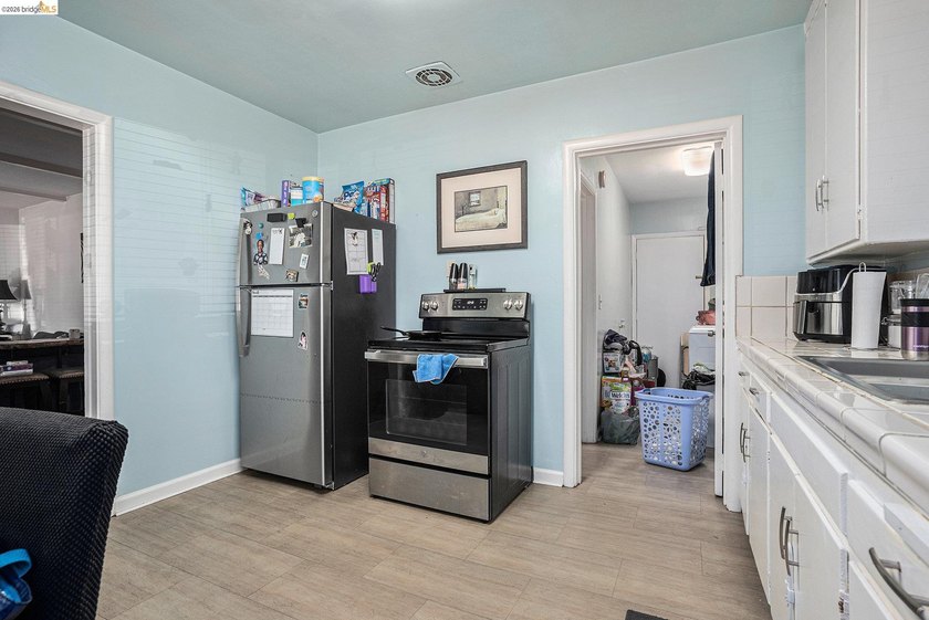 Oakland Duplex. Good bones with room for some finishing touches - photo 12