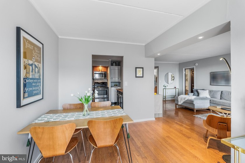 Welcome to 200 Lombard Street, Unit 528 at Abbotts Square, a - photo 12
