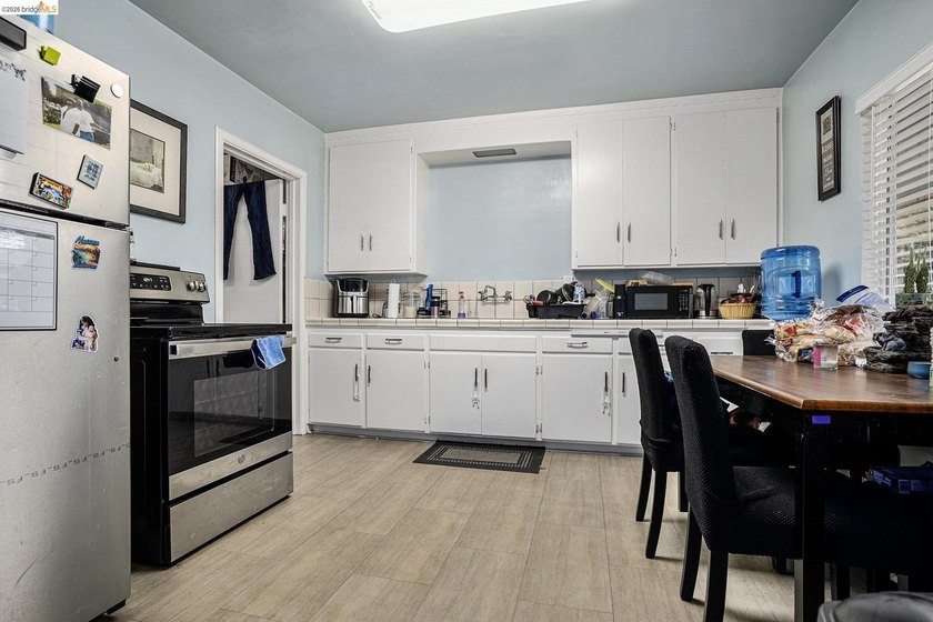 Oakland Duplex. Good bones with room for some finishing touches - photo 13