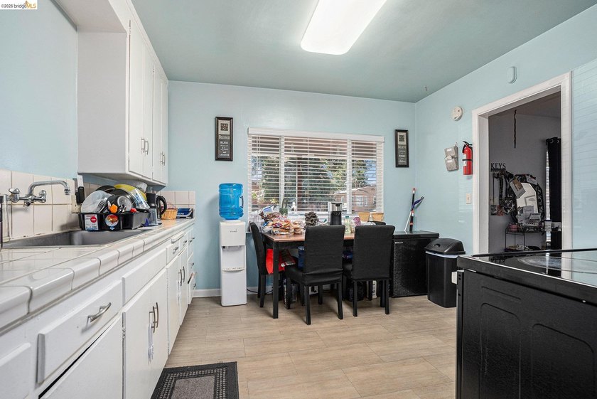 Oakland Duplex. Good bones with room for some finishing touches - photo 14
