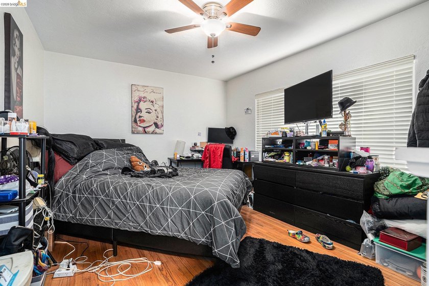 Oakland Duplex. Good bones with room for some finishing touches - photo 15